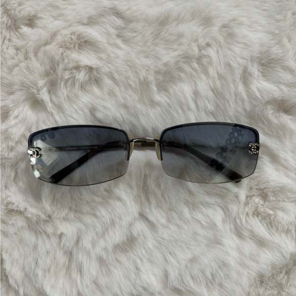 CHANEL Accessories - VTG 90s CHANEL - Rimless Silver Tone Metal CC Logo Sunglasses